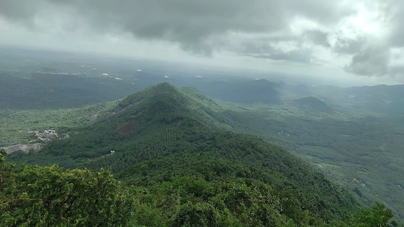 Chekkunnu Mala Urangattiri